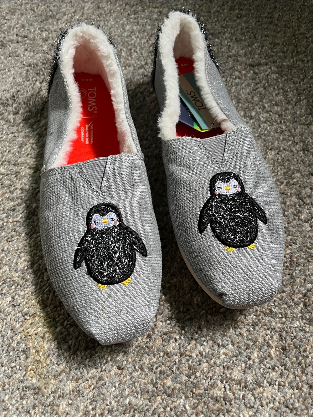 TOMS Womens Gray Slip-On Slippers with Penguin Design